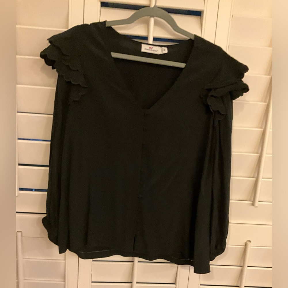 NEW- Black Vineyard Vines top
